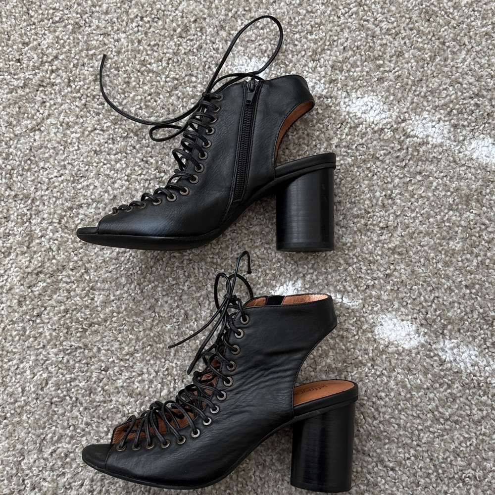 JEFFREY CAMPBELL Covet Lace Up Sandal